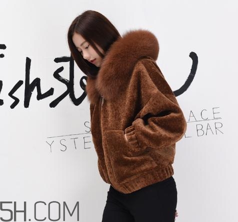 羊剪絨大衣多少錢(qián)一件？羊剪絨大衣大概價(jià)位