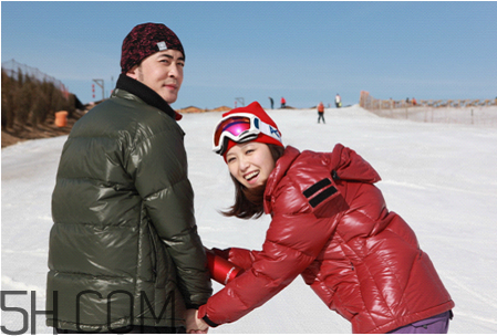 滑雪穿什么衣服比較好？滑雪鞋怎么穿？