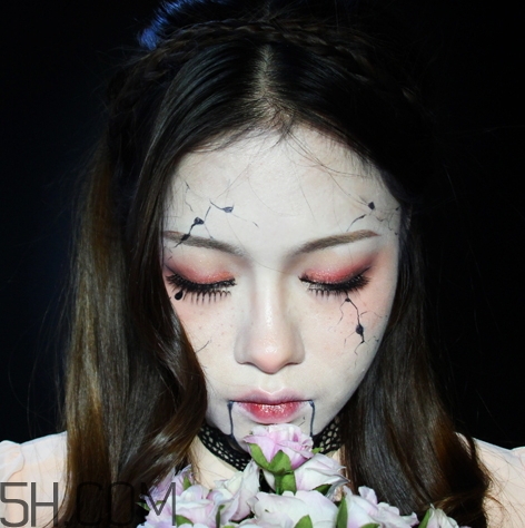 破碎娃娃妝怎么化？萬圣節(jié)破碎娃娃妝畫法教程