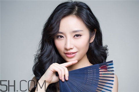 粉刺應該擦什么藥膏？粉刺應該用什么護膚品？