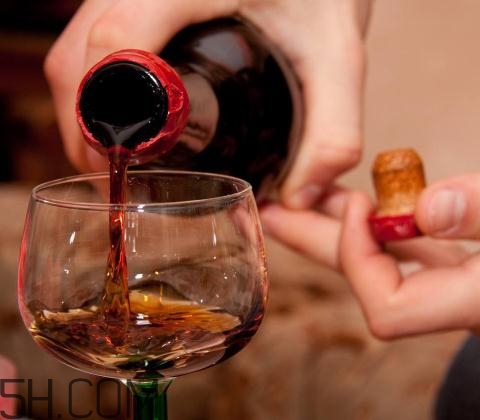 喝酒會引起尿酸偏高嗎？喝酒會引起尿毒癥嗎？
