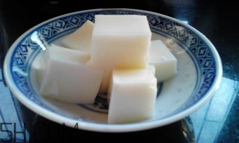 喝純牛奶喝多少合適？牛奶凍怎么做好吃？