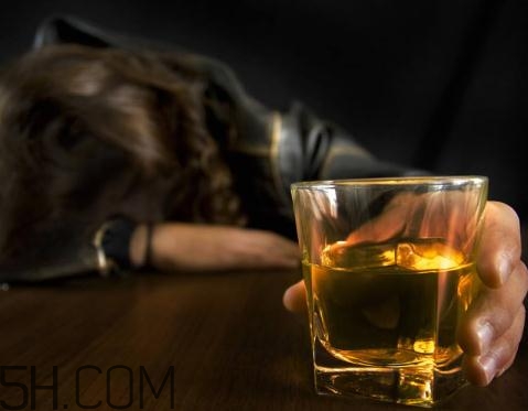 喝酒能延長射精時間嗎？喝酒可以延長性生活嗎？