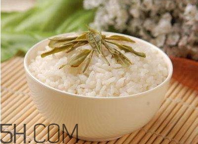 茶葉水煮飯有什么好處？茶葉水怎么煮飯