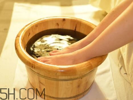 關(guān)節(jié)炎能泡溫泉嗎？關(guān)節(jié)炎能用熱水泡嗎？