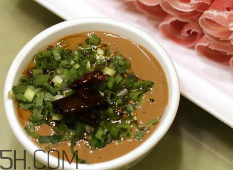 涮羊肉調(diào)料怎么調(diào)好吃？涮羊肉的麻醬怎么調(diào)？