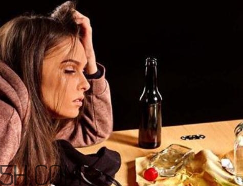 酒精肝是什么引起的？酒精肝是喝酒喝的嗎？