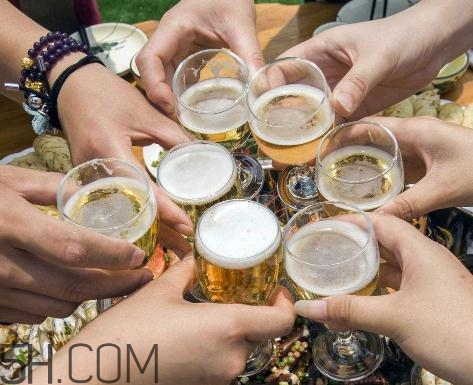 酒精肝是什么引起的？酒精肝是喝酒喝的嗎？