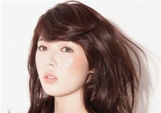 發(fā)膜和彈力素有什么區(qū)別？發(fā)膜和護發(fā)素要同時用嗎？