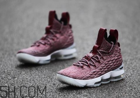 nike lebron 15 wine紅酒配色發(fā)售時間_多少錢？