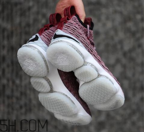 nike lebron 15 wine紅酒配色發(fā)售時間_多少錢？