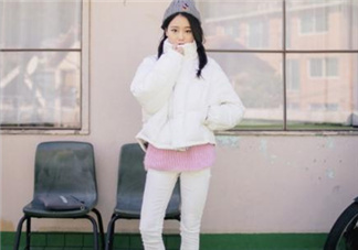 白色羽絨服配什么褲子？白色羽絨服搭配褲子圖片
