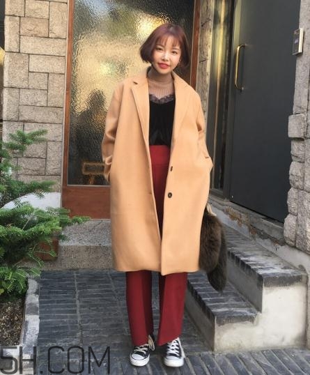 駝色內(nèi)搭配什么外套？駝色內(nèi)搭怎么搭配外套？