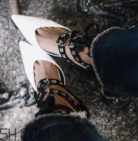 尖頭鞋買(mǎi)大了怎么辦？尖頭鞋不跟腳怎么辦？