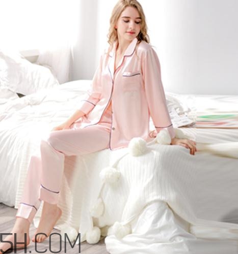 真絲衣服怎么洗不掉色？真絲衣服掉色怎么恢復(fù)？
