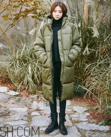軍綠色羽絨服怎么搭配？軍綠色羽絨服搭配圖片