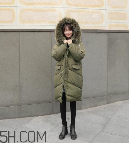 軍綠色羽絨服怎么搭配？軍綠色羽絨服搭配圖片