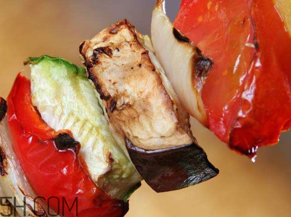 蔬菜烤著吃有營(yíng)養(yǎng)嗎？烤胡蘿卜吃有什么好處