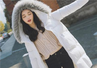 羽絨服用什么洗滌劑？洗羽絨服用洗衣粉還是洗衣液？