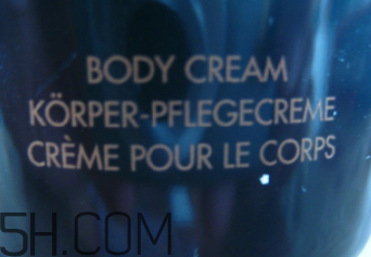 雅芳小黑裙香體乳怎么樣？雅芳小黑裙香體乳好用嗎？