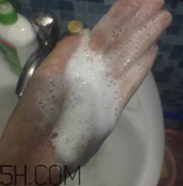露得清綿密洗面奶怎么樣？露得清綿密洗面奶好用嗎？