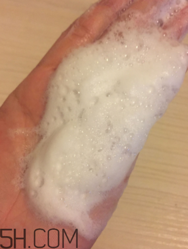 露得清綿密洗面奶怎么樣？露得清綿密洗面奶好用嗎？