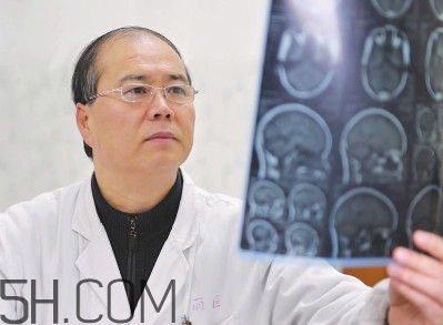 哪些原因可以導(dǎo)致腦死亡？腦死亡和植物人有什么區(qū)別