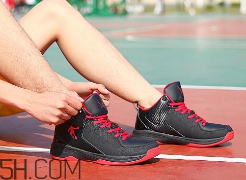 籃球鞋高幫好還是低幫好？籃球鞋高幫和低幫的區(qū)別