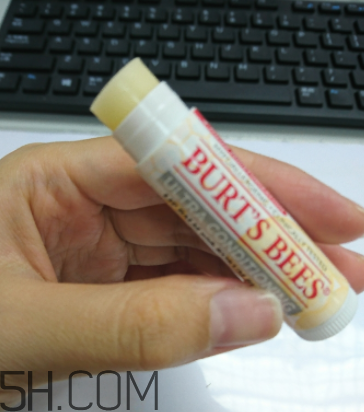 小蜜蜂細(xì)致修護唇膏怎么樣？好用嗎？