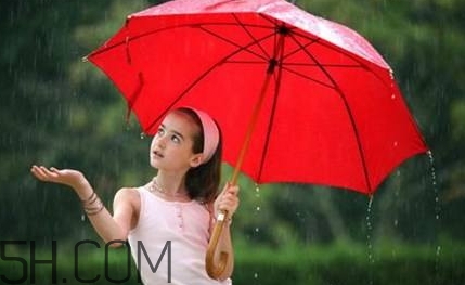 女生說記得帶傘什么意思？女生說雨傘什么意思？