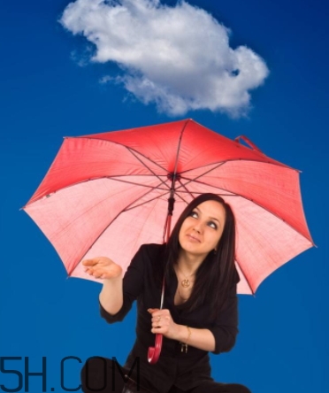 女生說記得帶傘什么意思？女生說雨傘什么意思？