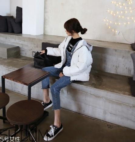 白色羽絨服怎么搭配？白色羽絨服搭配圖片