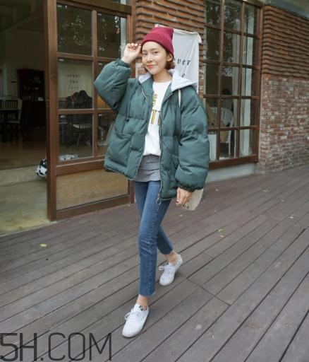 綠色羽絨服怎么搭配？綠色羽絨服搭配圖片