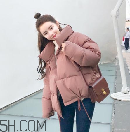 面包服是羽絨服嗎？面包服和羽絨服的區(qū)別