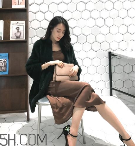 水貂絨毛衣會(huì)起球嗎？水貂絨起球怎么辦？