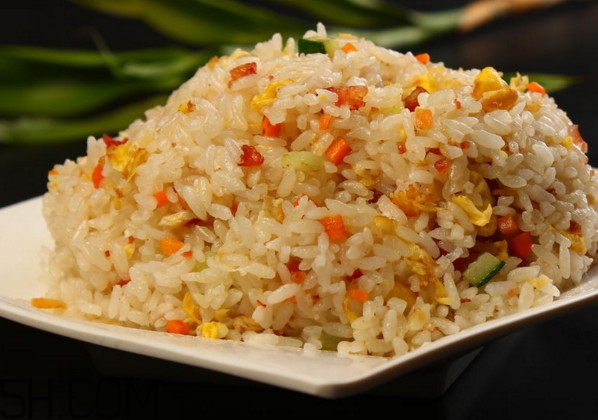 蛋炒飯先炒蛋還是先炒飯？家常蛋炒飯怎么做好吃