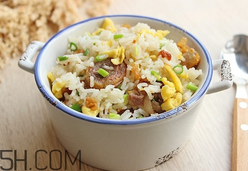 蛋炒飯可以和土豆絲一起吃嗎？蛋炒飯吃多了有什么危害