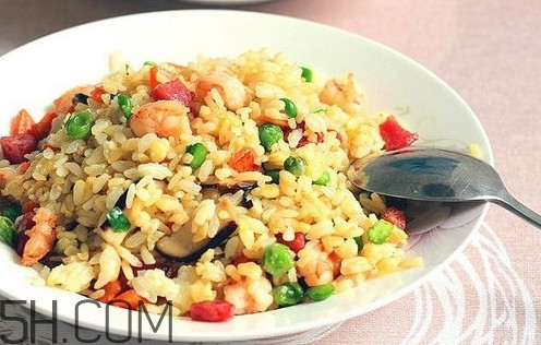 蛋炒飯什么時(shí)候放蛋？蛋炒飯什么時(shí)候放鹽