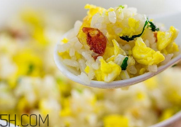 蛋炒飯和揚(yáng)州炒飯有什么區(qū)別？蛋炒飯是發(fā)物嗎