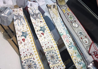 迪奧塔羅牌絲巾和迪奧星座絲巾哪個(gè)好_對比