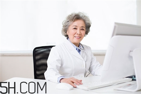 骨折用紅外線烤燈嗎？骨折做什么手術(shù)？