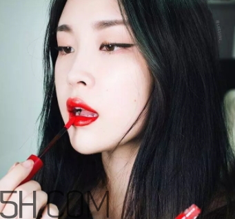 阿瑪尼408多少錢？阿瑪尼限量簽名紅管408專柜價(jià)格