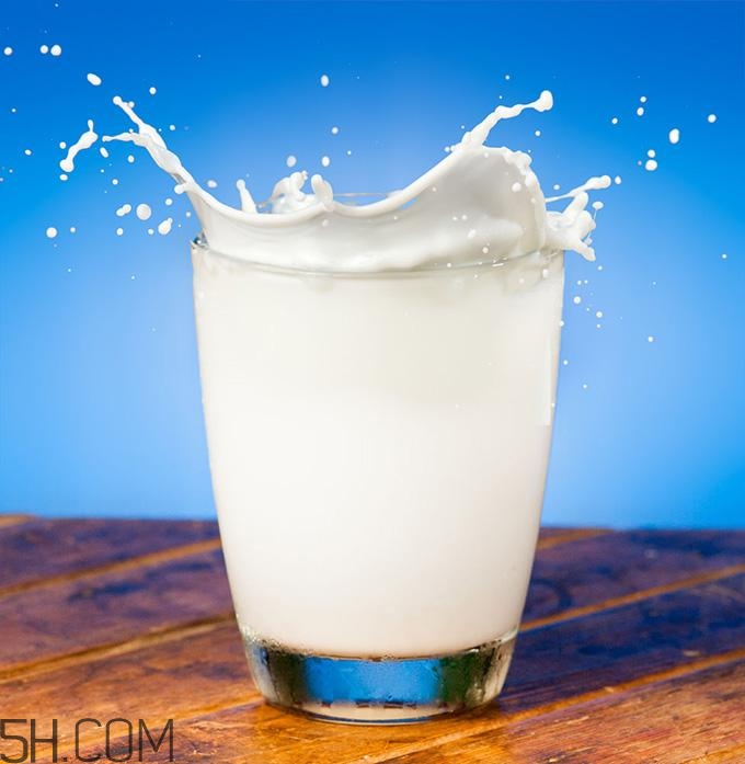 酸奶什么時(shí)候喝最好？睡前喝酸奶好還是牛奶好？