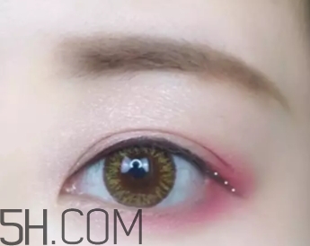 草莓紅口紅適合黃皮嗎？草莓紅口紅顯白嗎？