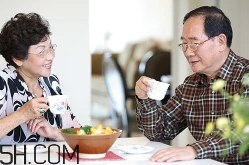 冬季老年人如何養(yǎng)生？老年人養(yǎng)生的注意事項(xiàng)是什么？