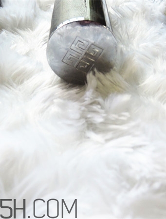 紀(jì)梵希小羊皮304是什么顏色？紀(jì)梵希小羊皮滋潤嗎？