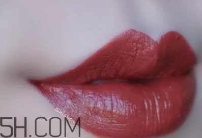 nars mona口紅顯白嗎？nars mona適合黃皮嗎？