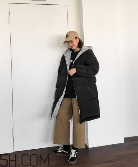 黑色棉襖配什么褲子？黑色棉服搭配褲子圖片