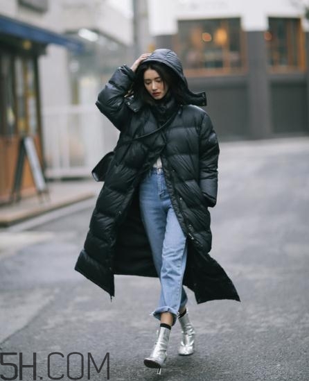 黑色棉襖配什么褲子？黑色棉服搭配褲子圖片