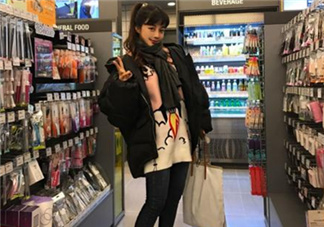 黑色羽絨服配什么顏色毛衣？黑色羽絨服搭配毛衣圖片